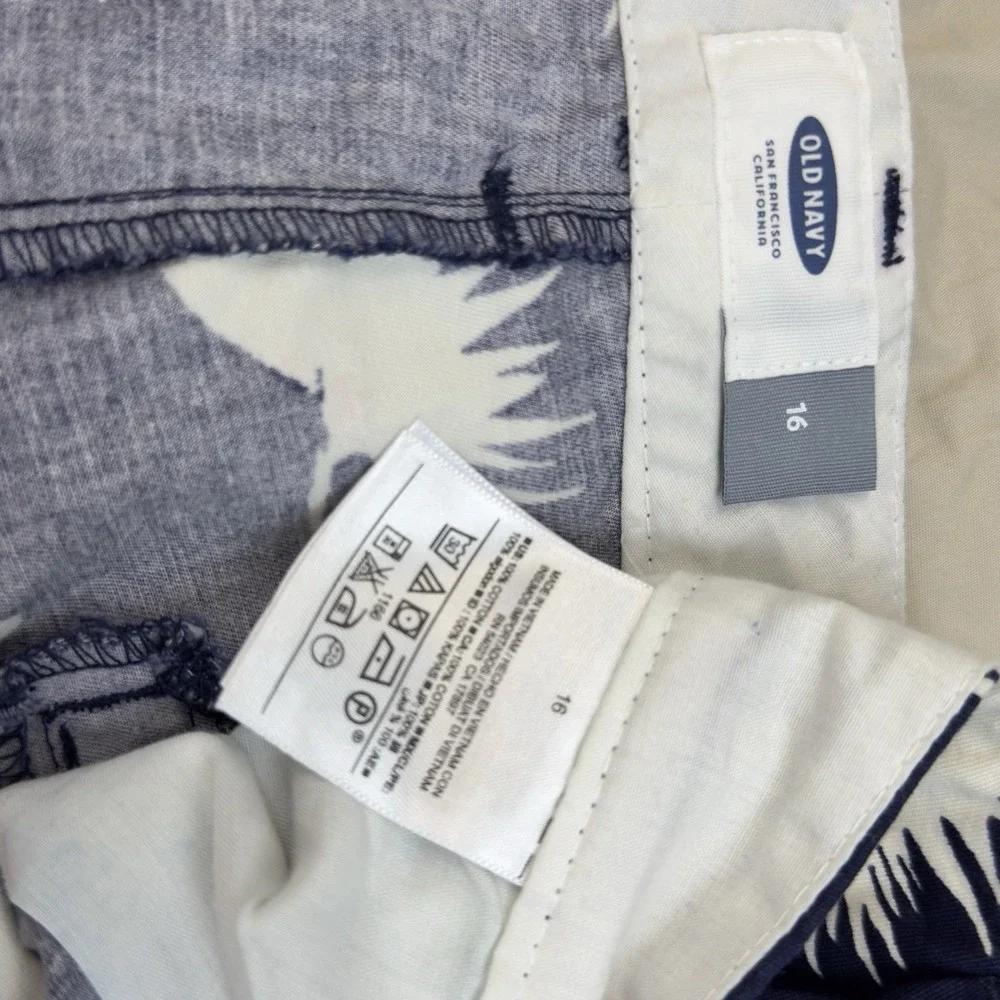 Old Navy Womens 16 Navy Blue Floral Print Mid Rise Casual Chino Shorts‎ 5.5